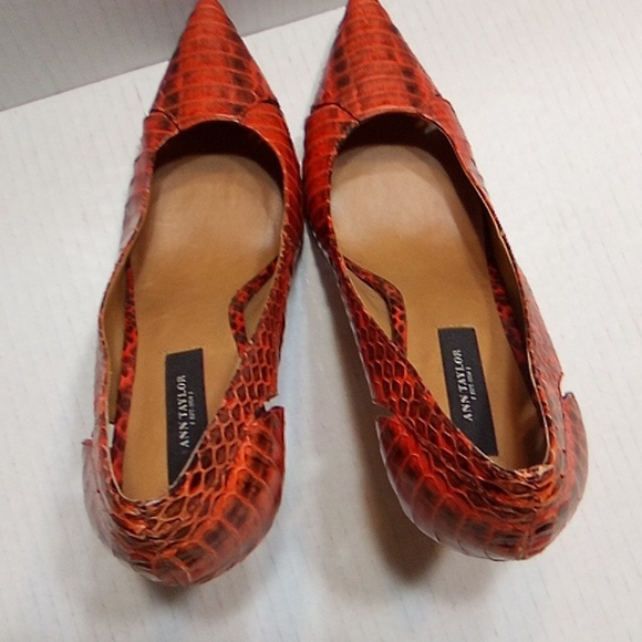 ANN TAYLOR PRE-OWNED SIZE 8 M HELL 3: INCH Elegant Orange Croc-Embossed Pumps - Picture 6 of 8